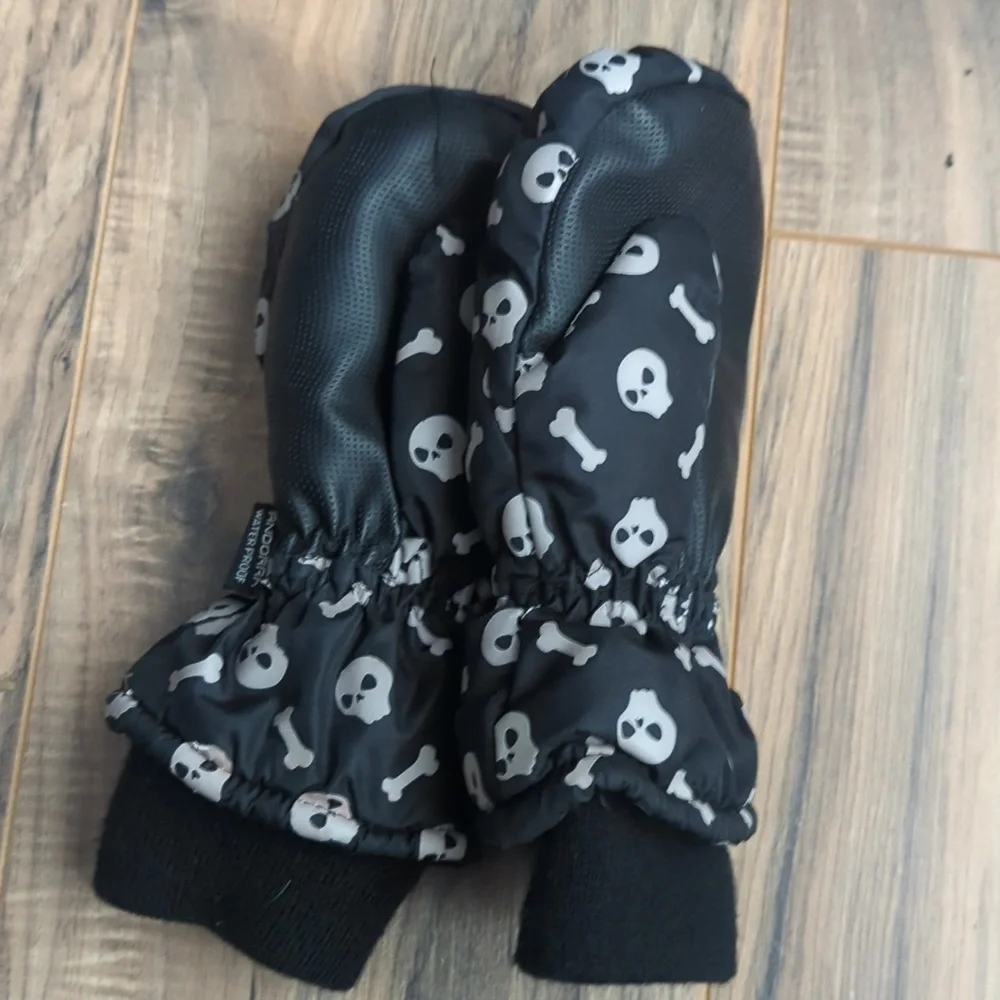 Andorra Kids Skull Print Mittens - Black and White. Waterproof Mittens